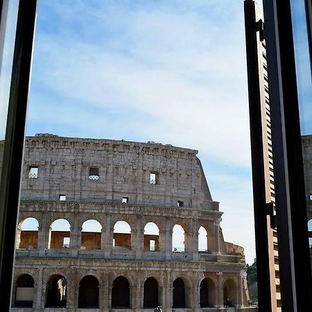 Jacuzzi In Front Of The Colosseum Rome Extérieur photo