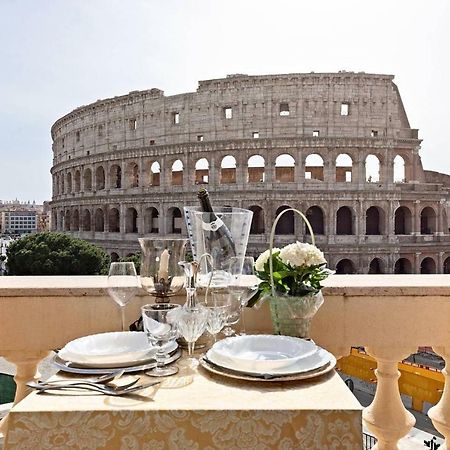 Jacuzzi In Front Of The Colosseum Rome Extérieur photo
